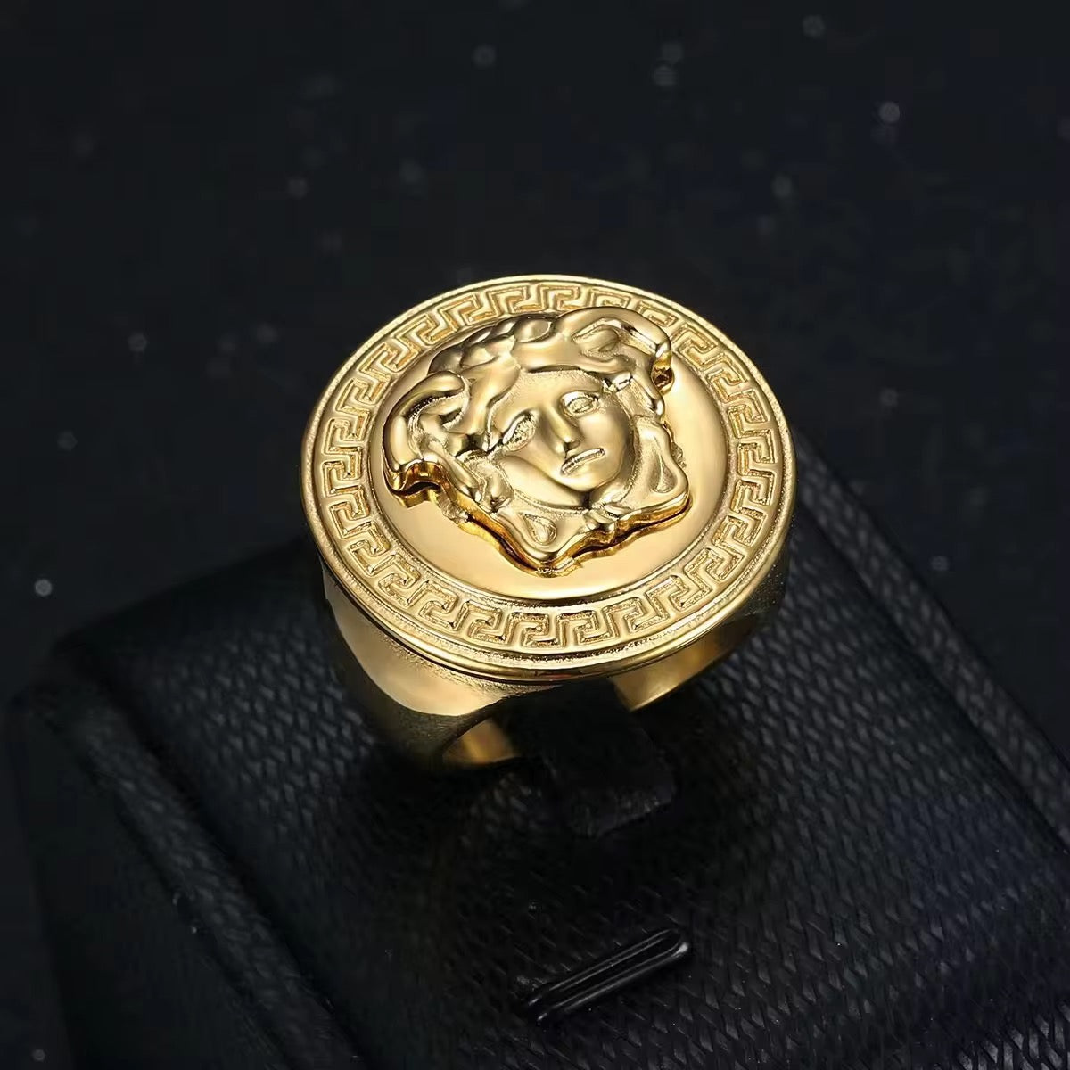 Men’s Ring Stainless Steel Medusa Great Wall Pattern Gold Color